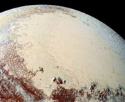 Πλανήτης Πλούτωνας: Νέες αποκαλύψεις από τη ΝASA – Μυστήριο το κόκκινο χρώμα του.